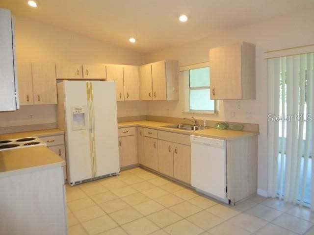 Recently Rented: $1,550 (3 beds, 2 baths, 1286 Square Feet)