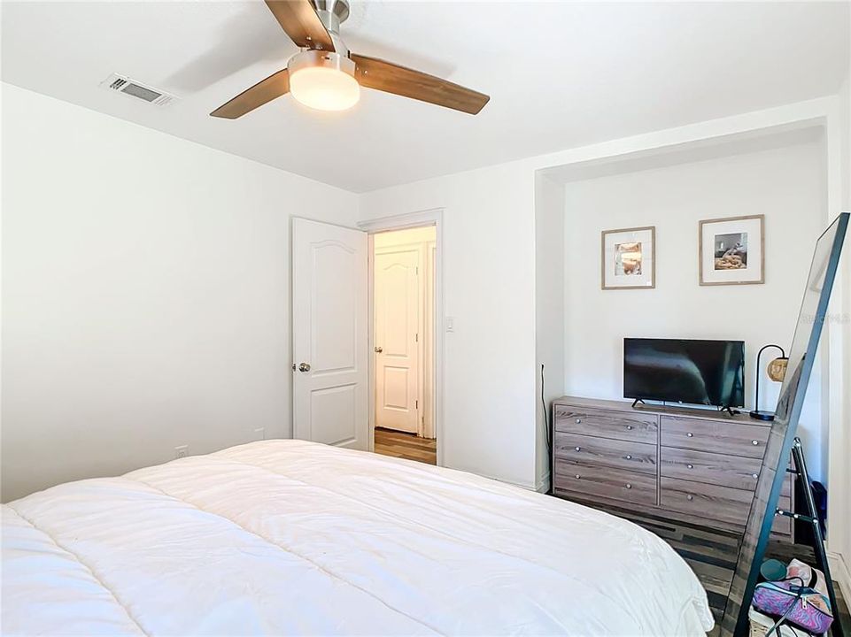 Active With Contract: $250,000 (2 beds, 1 baths, 1174 Square Feet)