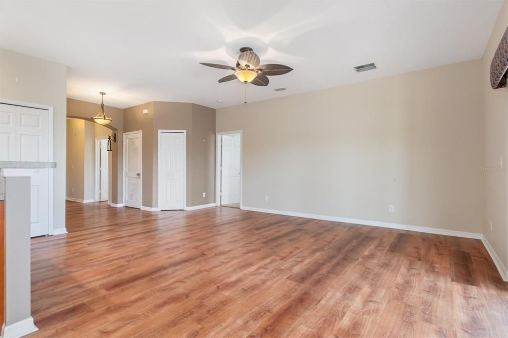 For Sale: $409,900 (3 beds, 2 baths, 1560 Square Feet)