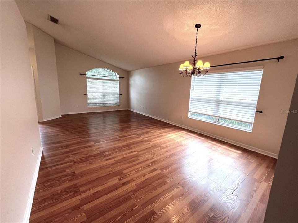 For Rent: $2,750 (4 beds, 2 baths, 1974 Square Feet)