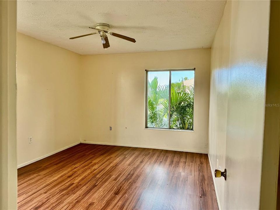 For Sale: $89,000 (1 beds, 1 baths, 710 Square Feet)