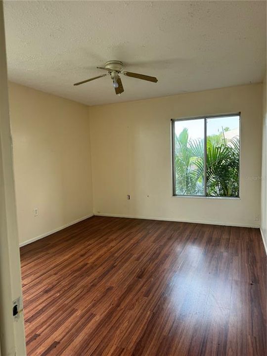 For Sale: $87,000 (1 beds, 1 baths, 710 Square Feet)