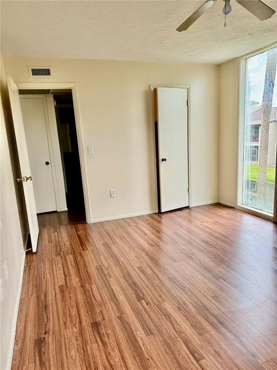 For Sale: $89,000 (1 beds, 1 baths, 710 Square Feet)