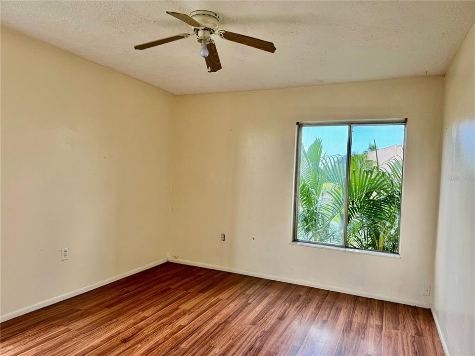 For Sale: $87,000 (1 beds, 1 baths, 710 Square Feet)