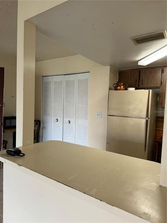 For Sale: $87,000 (1 beds, 1 baths, 710 Square Feet)