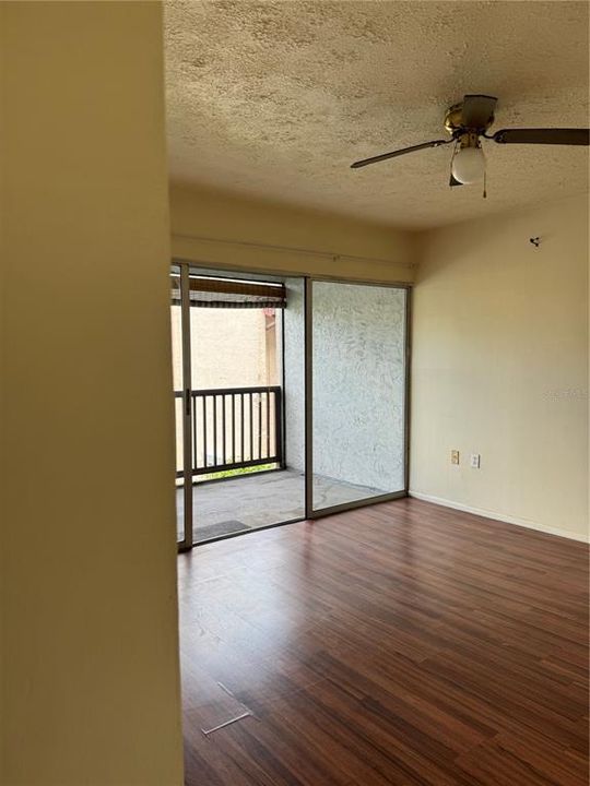 For Sale: $87,000 (1 beds, 1 baths, 710 Square Feet)