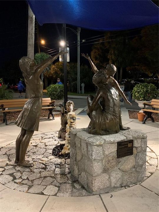 Sponge Docks in Tarpon Springs, 15 mins south from Gulf Harbors - Waterfront Rich in History