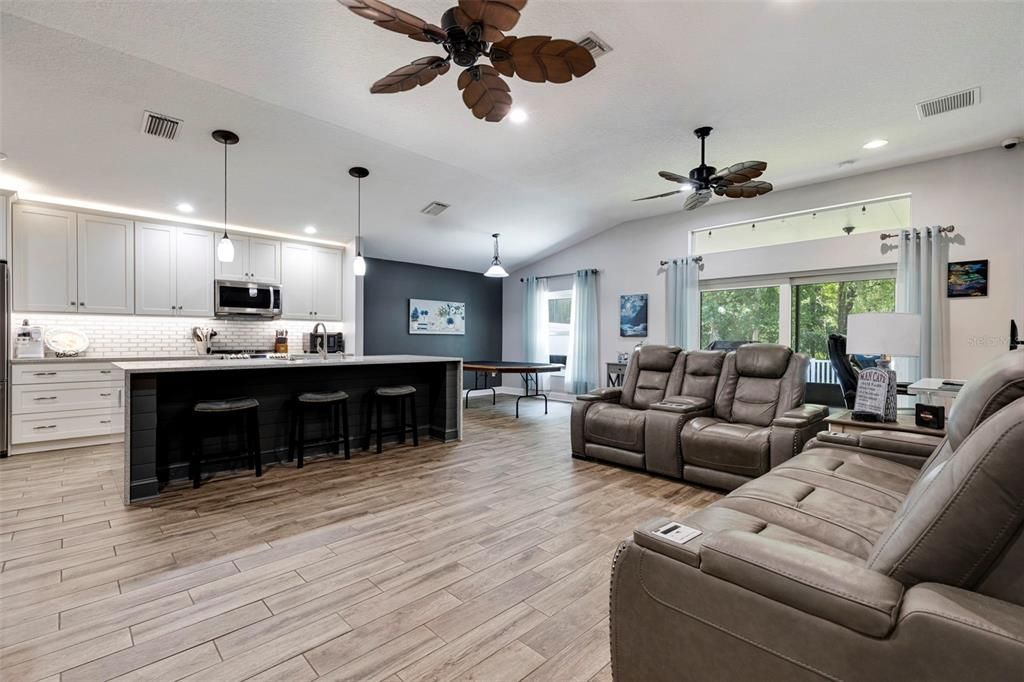 Active With Contract: $399,900 (3 beds, 2 baths, 1505 Square Feet)