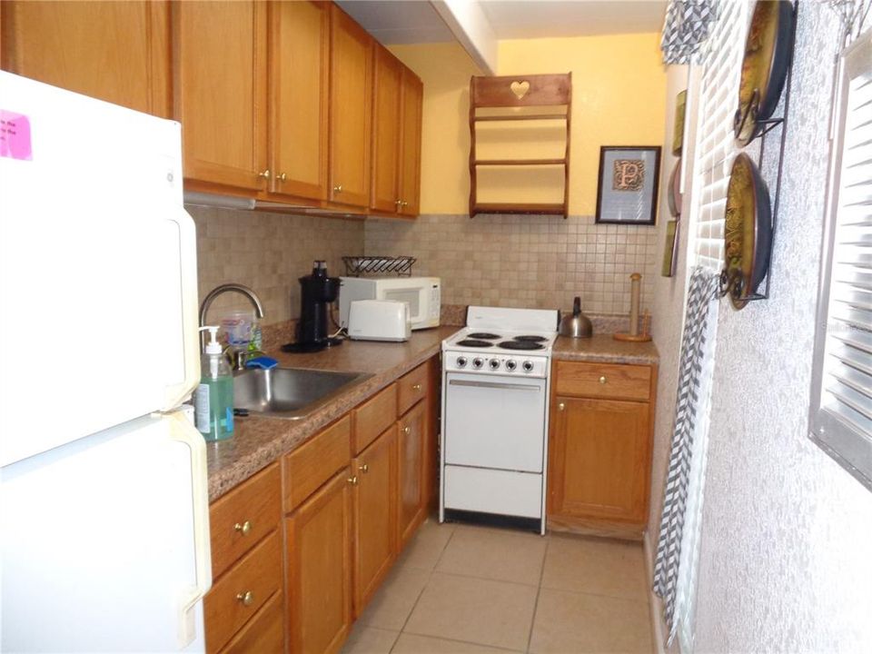 Active With Contract: $95,000 (1 beds, 1 baths, 648 Square Feet)
