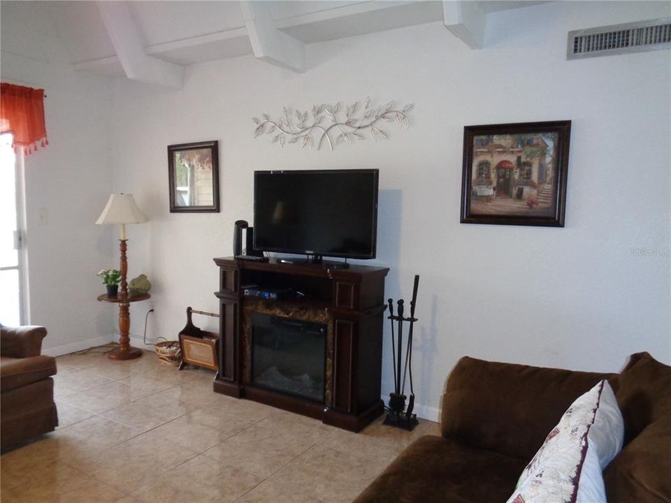 Active With Contract: $95,000 (1 beds, 1 baths, 648 Square Feet)