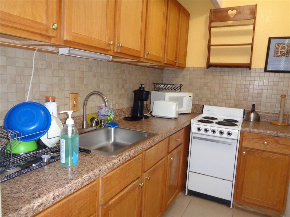 Active With Contract: $95,000 (1 beds, 1 baths, 648 Square Feet)