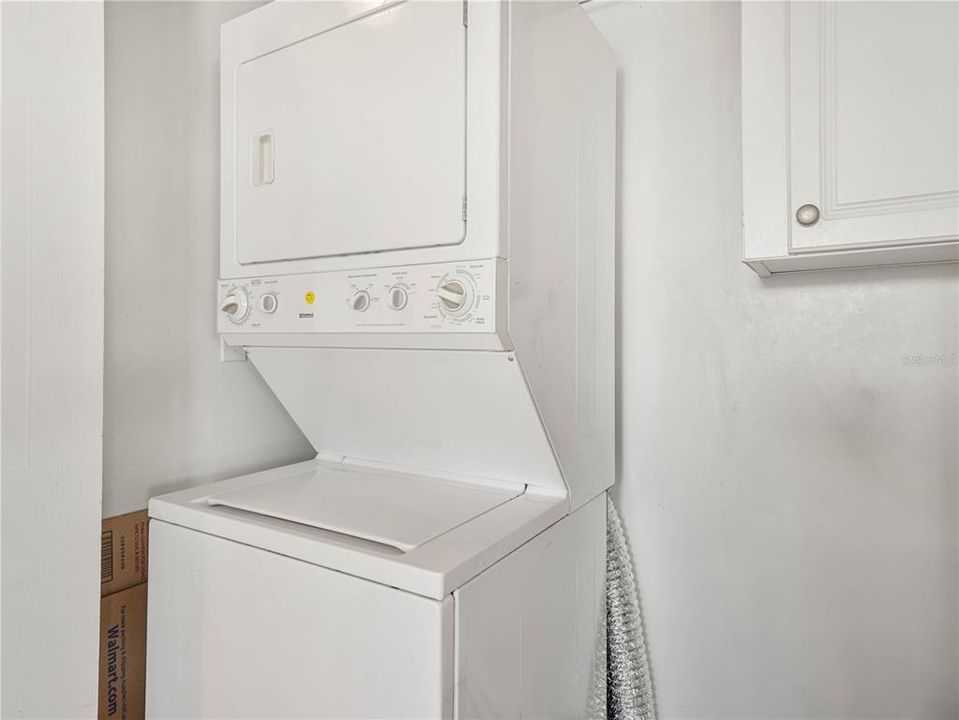 For Sale: $240,000 (2 beds, 2 baths, 990 Square Feet)