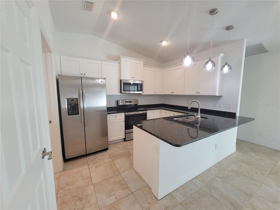 For Sale: $345,000 (3 beds, 2 baths, 1489 Square Feet)