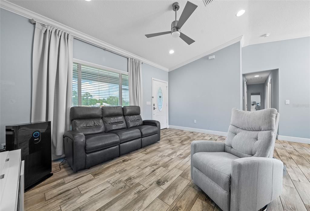 Active With Contract: $279,000 (3 beds, 2 baths, 1228 Square Feet)