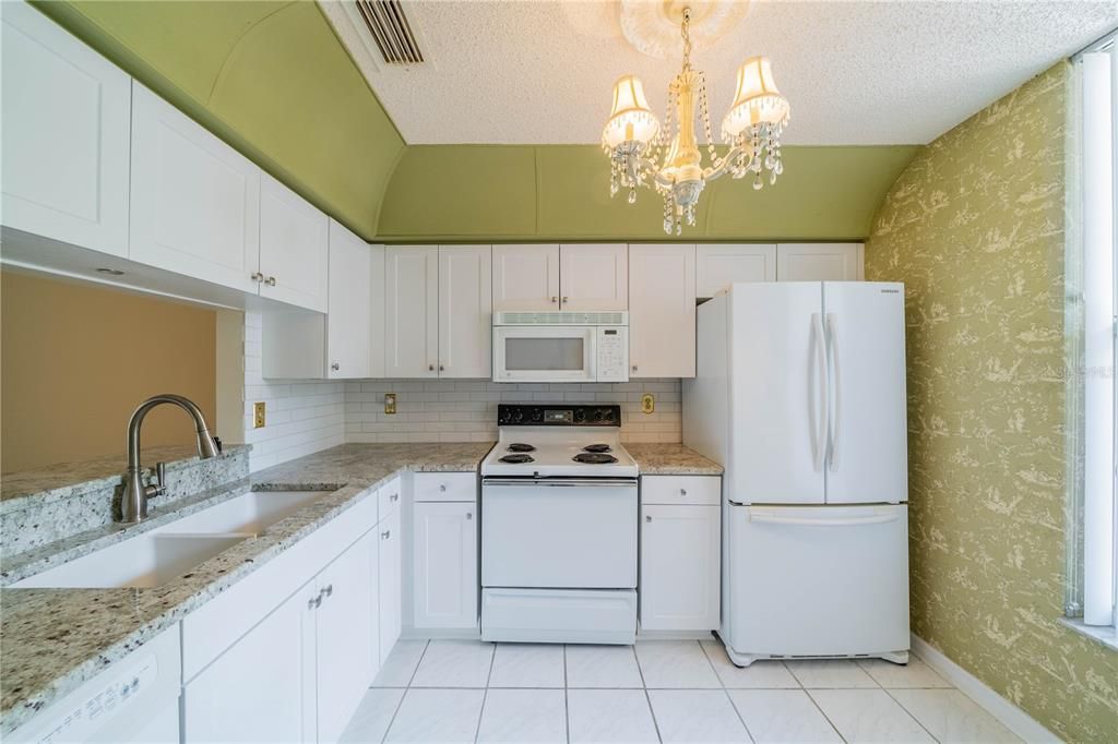 For Sale: $175,000 (2 beds, 2 baths, 1073 Square Feet)