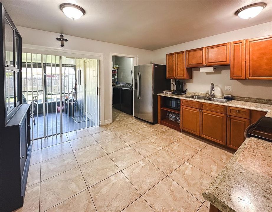 Active With Contract: $274,900 (2 beds, 1 baths, 952 Square Feet)