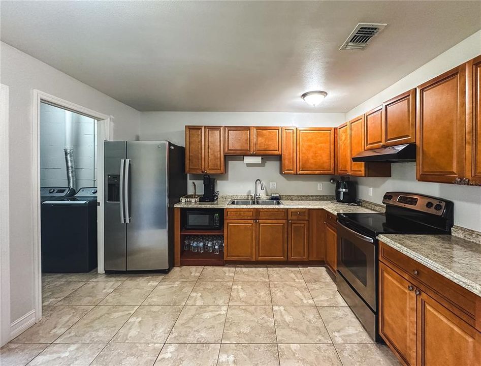 Active With Contract: $274,900 (2 beds, 1 baths, 952 Square Feet)