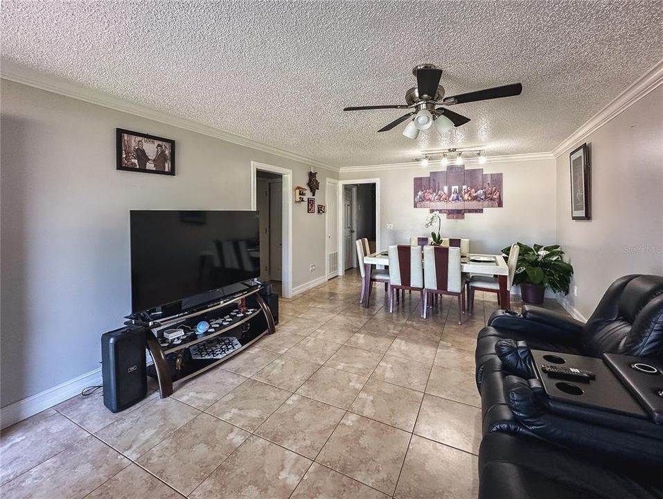 Active With Contract: $274,900 (2 beds, 1 baths, 952 Square Feet)