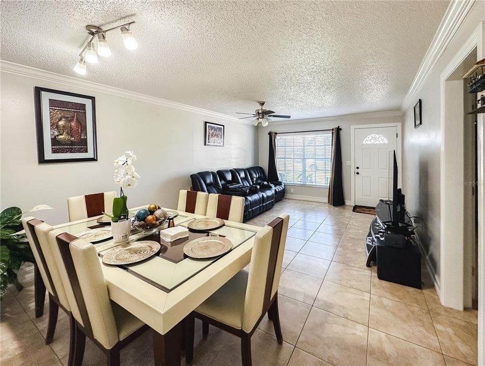 Active With Contract: $274,900 (2 beds, 1 baths, 952 Square Feet)