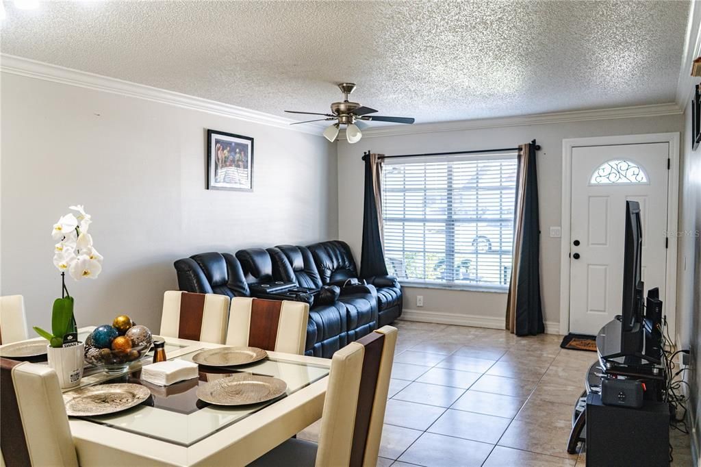 Active With Contract: $274,900 (2 beds, 1 baths, 952 Square Feet)