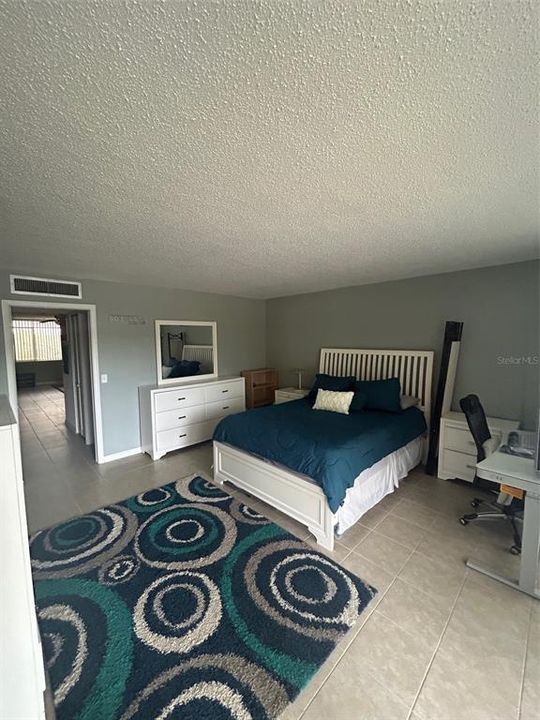 For Sale: $160,000 (1 beds, 1 baths, 775 Square Feet)