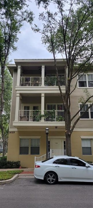 For Sale: $215,000 (1 beds, 1 baths, 823 Square Feet)