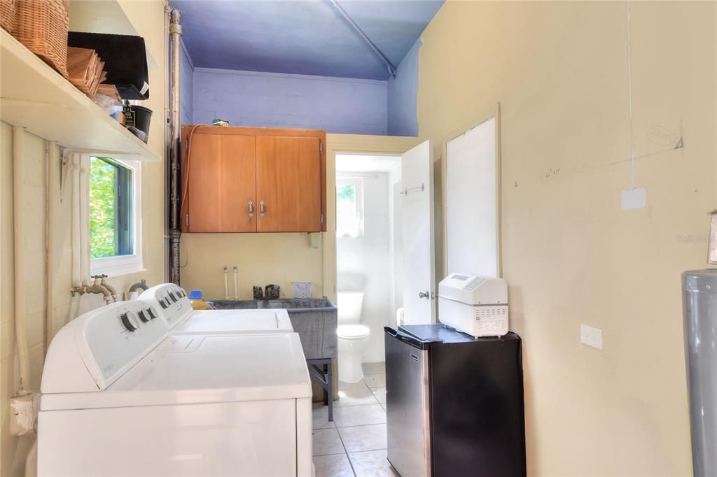 Laundry room - washer and dryer stay