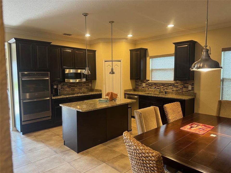 For Sale: $349,900 (3 beds, 2 baths, 2000 Square Feet)