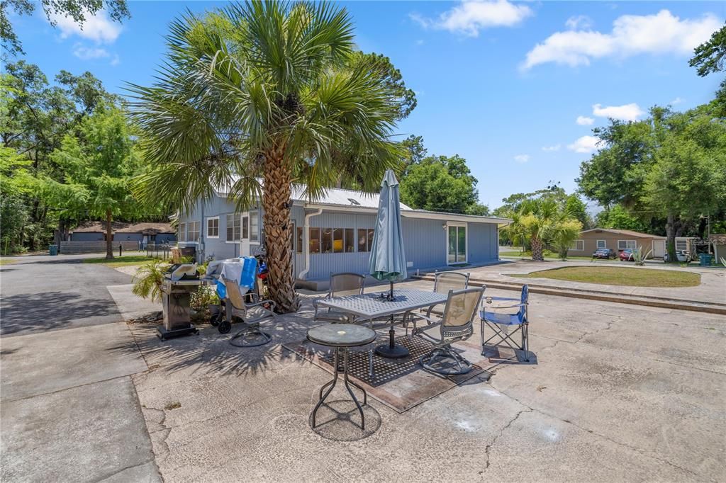 For Sale: $289,900 (3 beds, 2 baths, 2021 Square Feet)