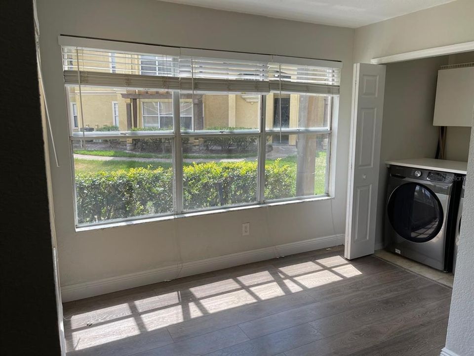 Active With Contract: $2,500 (3 beds, 2 baths, 1237 Square Feet)