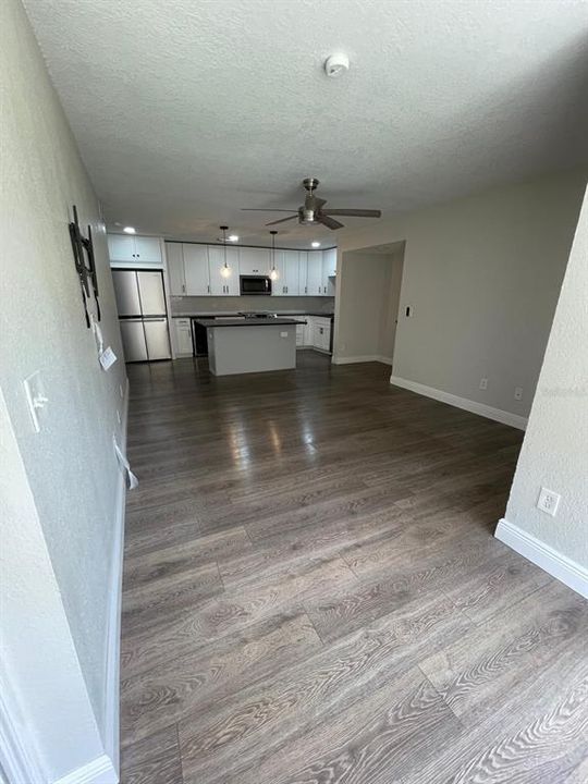 Active With Contract: $2,500 (3 beds, 2 baths, 1237 Square Feet)