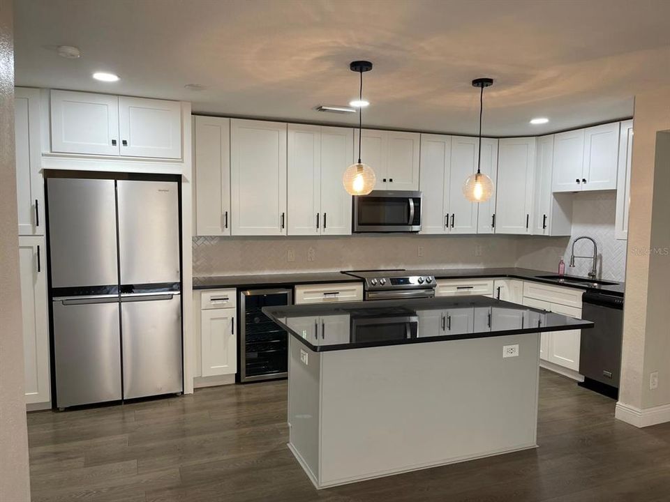 Active With Contract: $2,500 (3 beds, 2 baths, 1237 Square Feet)