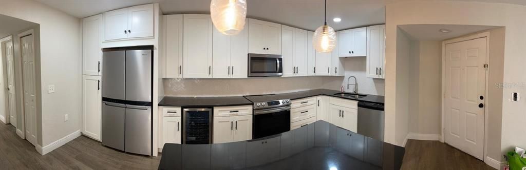 Active With Contract: $2,500 (3 beds, 2 baths, 1237 Square Feet)