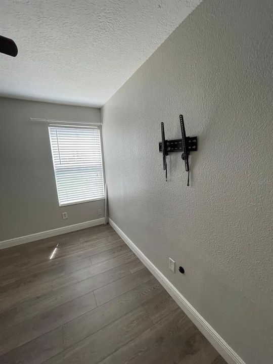 Active With Contract: $2,500 (3 beds, 2 baths, 1237 Square Feet)