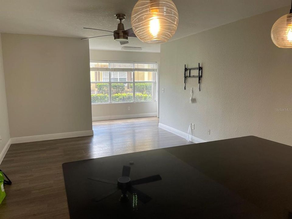 Active With Contract: $2,500 (3 beds, 2 baths, 1237 Square Feet)