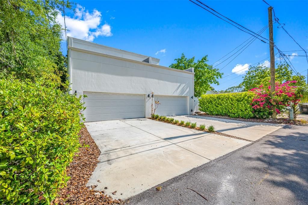 Easy Access to garage off Alley