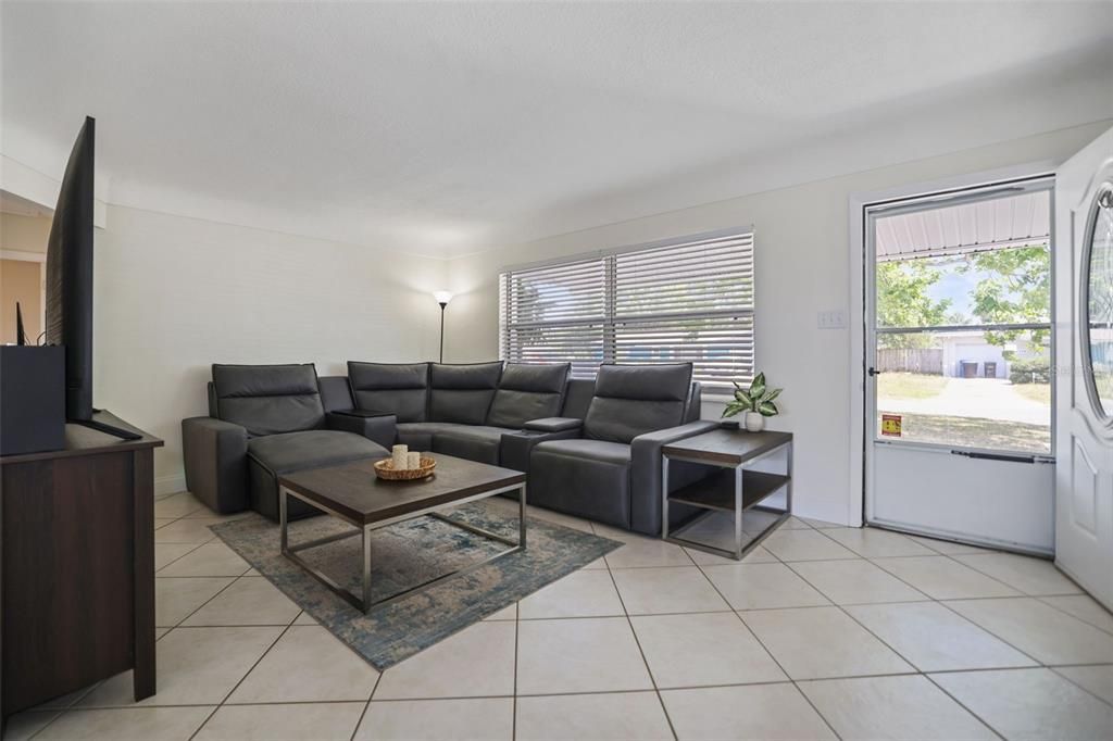 For Sale: $385,000 (3 beds, 1 baths, 1385 Square Feet)