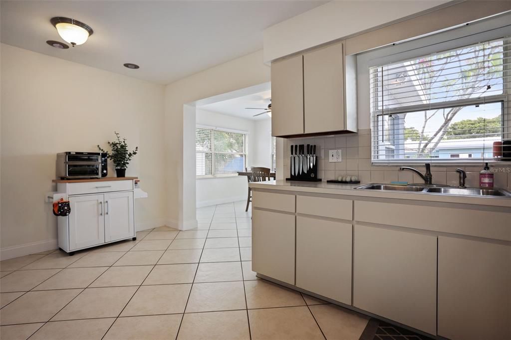 For Sale: $385,000 (3 beds, 1 baths, 1385 Square Feet)