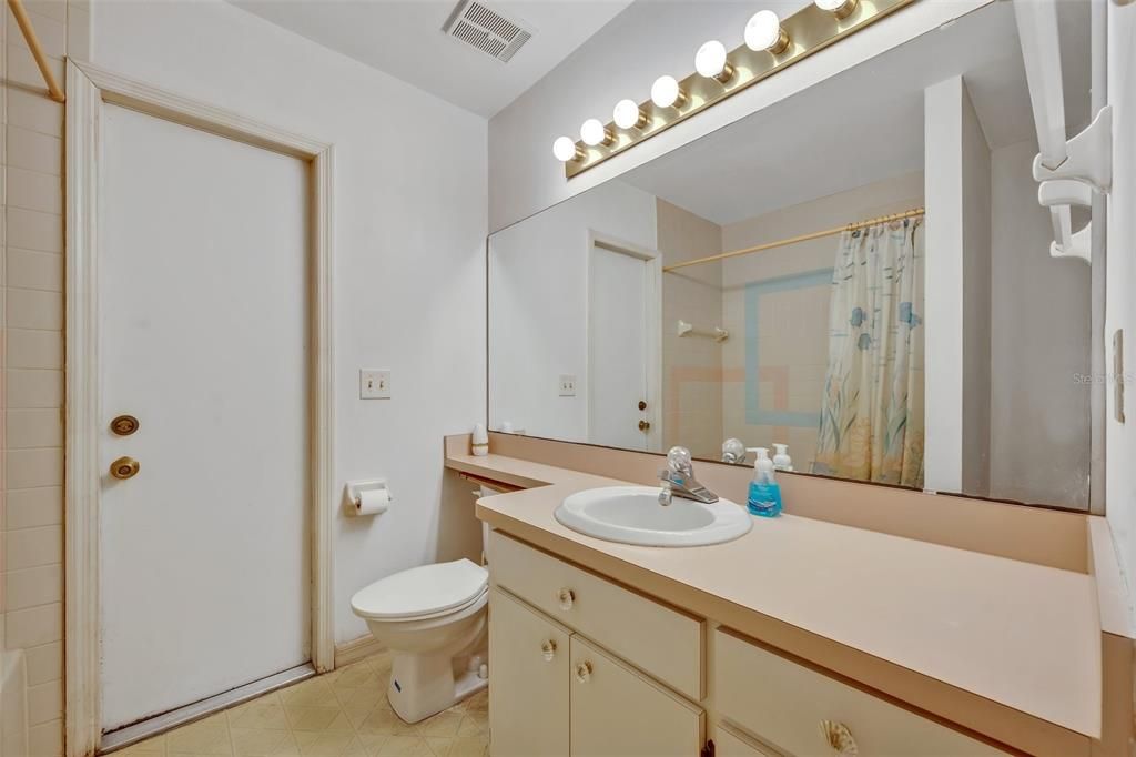 Active With Contract: $310,000 (3 beds, 2 baths, 1772 Square Feet)