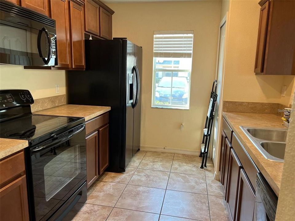 For Rent: $1,850 (3 beds, 2 baths, 1372 Square Feet)