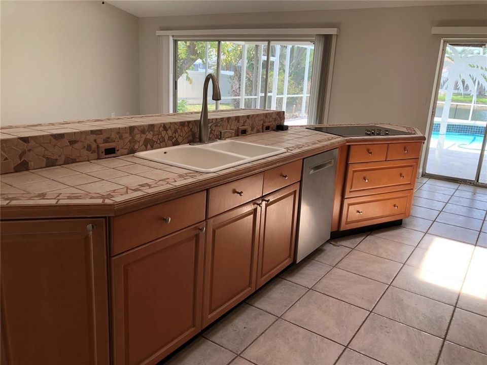 Active With Contract: $2,750 (3 beds, 2 baths, 1736 Square Feet)