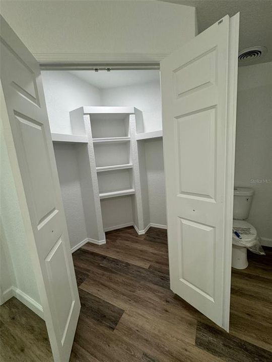 Walking Closet