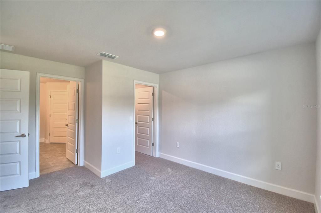 Activo con contrato: $340,366 (4 camas, 3 baños, 2200 Pies cuadrados)