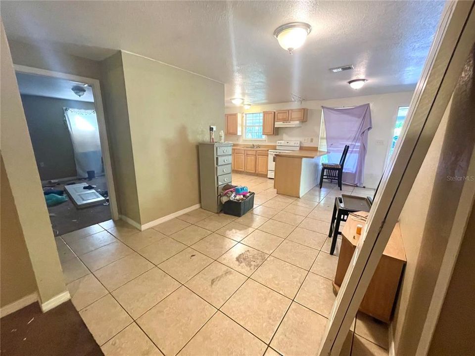 Vendido Recientemente: $195,000 (3 camas, 2 baños, 1050 Pies cuadrados)