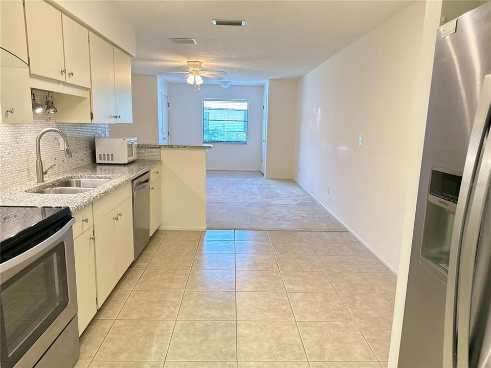 Kitchen with space for a dining table (vacant)