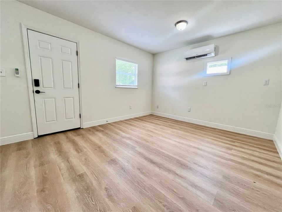 For Rent: $3,500 (4 beds, 2 baths, 1276 Square Feet)