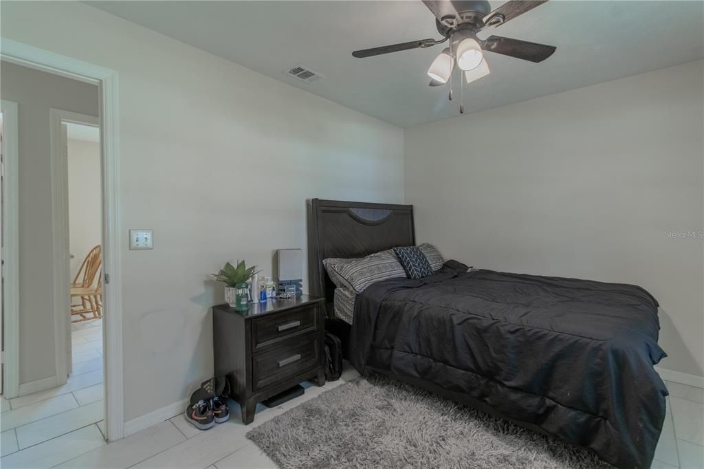 For Sale: $230,000 (3 beds, 1 baths, 1104 Square Feet)