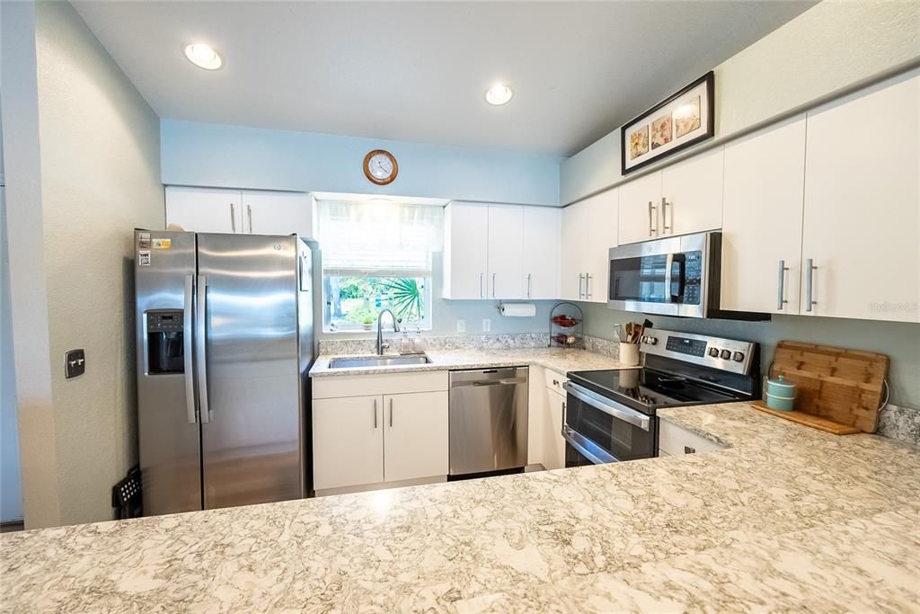 For Sale: $259,900 (2 beds, 2 baths, 1128 Square Feet)