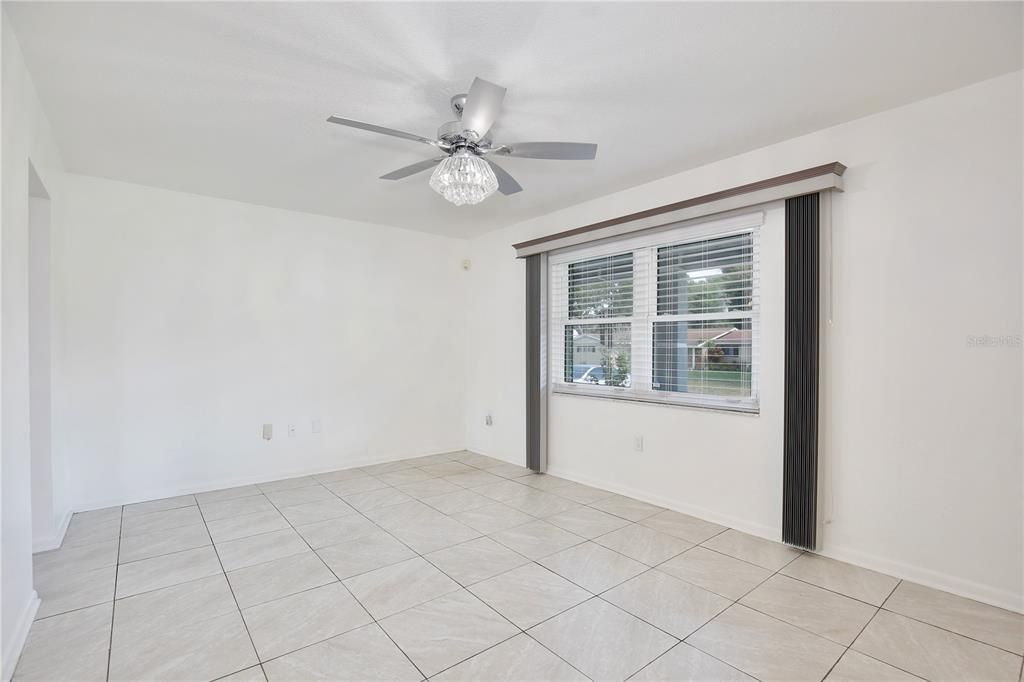 Active With Contract: $315,000 (3 beds, 2 baths, 1356 Square Feet)