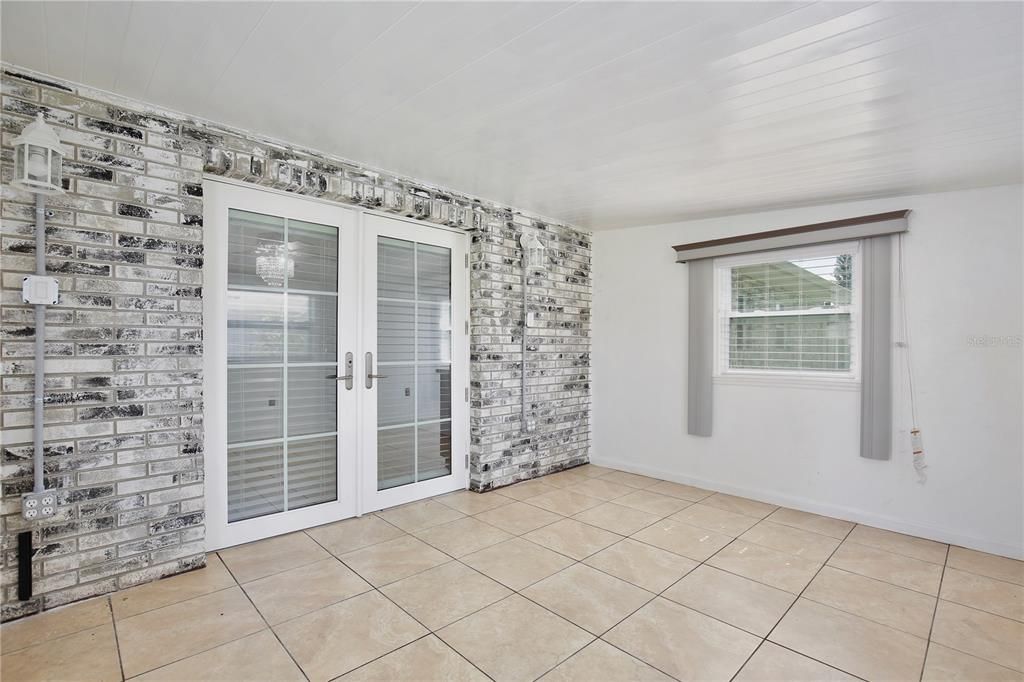 Active With Contract: $315,000 (3 beds, 2 baths, 1356 Square Feet)